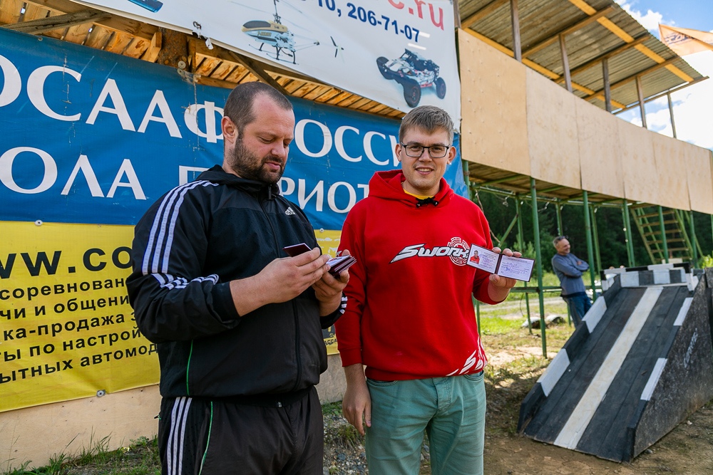 P0J8LujOgZE.jpg